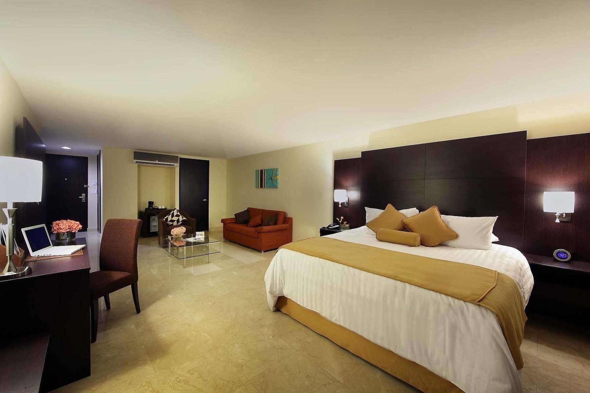 Wyndham Garden Panama Stadt Exterior foto